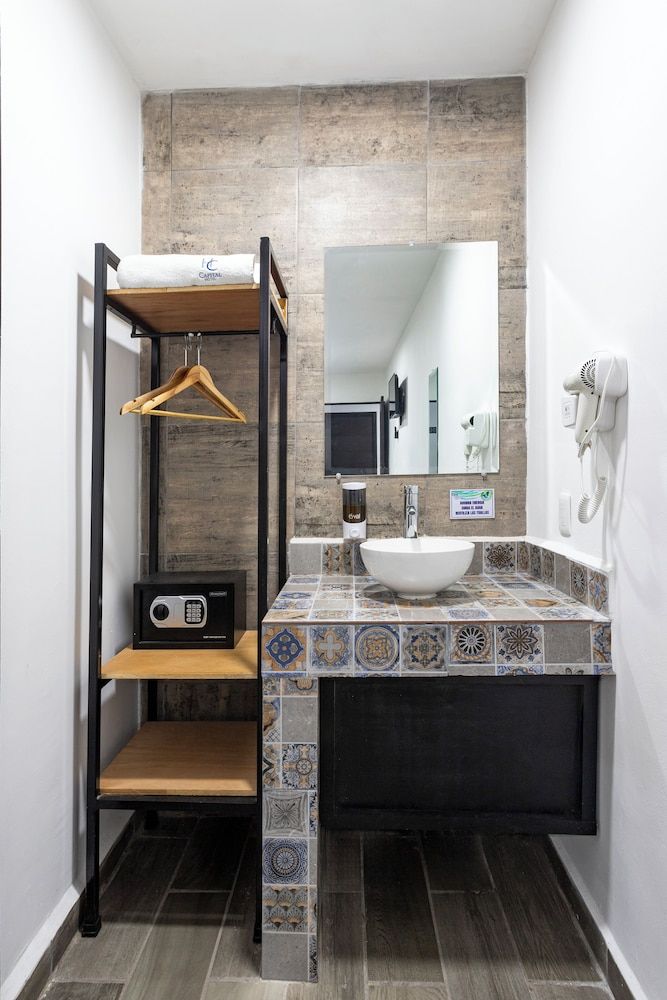 Capital Hotel Saltillo Basic Room 3