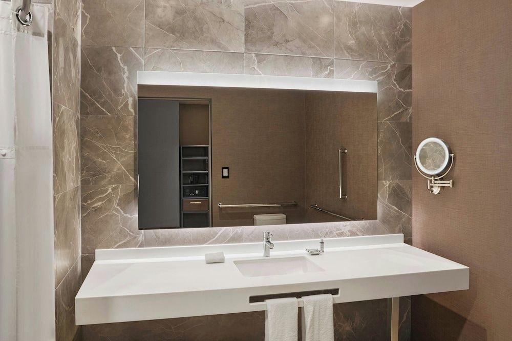 AC Hotel By Marriott Saltillo Room, 2 Double Beds, City View 6