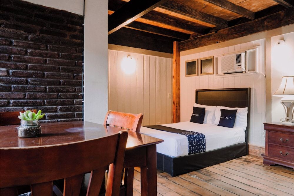 Capital O Hotel Villa Azura Standard Quadruple Room, 2 Double Beds 7