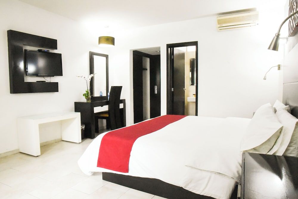 Hotel Expo Plaza Business and Family Guadalajara Standard Room 3