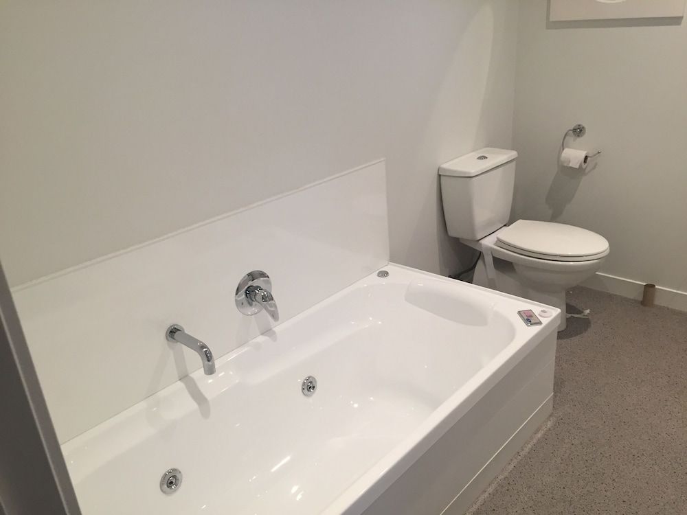 Rocky Mountain Chalets Executive House, 4 Bedrooms, 2 Bathrooms 3