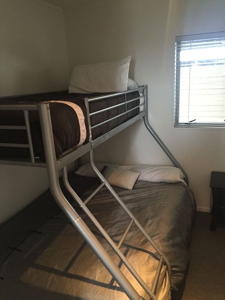 Rocky Mountain Chalets Executive House, 4 Bedrooms, 2 Bathrooms 2