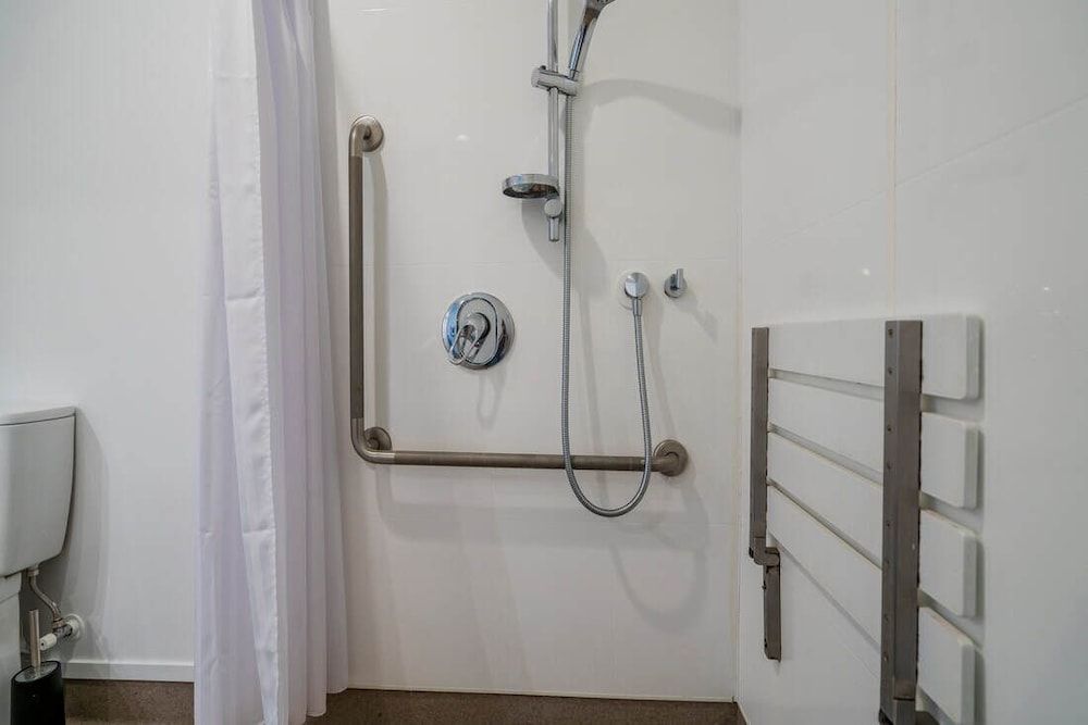 Bayside Holiday Units Disabled Access Triple Room 5