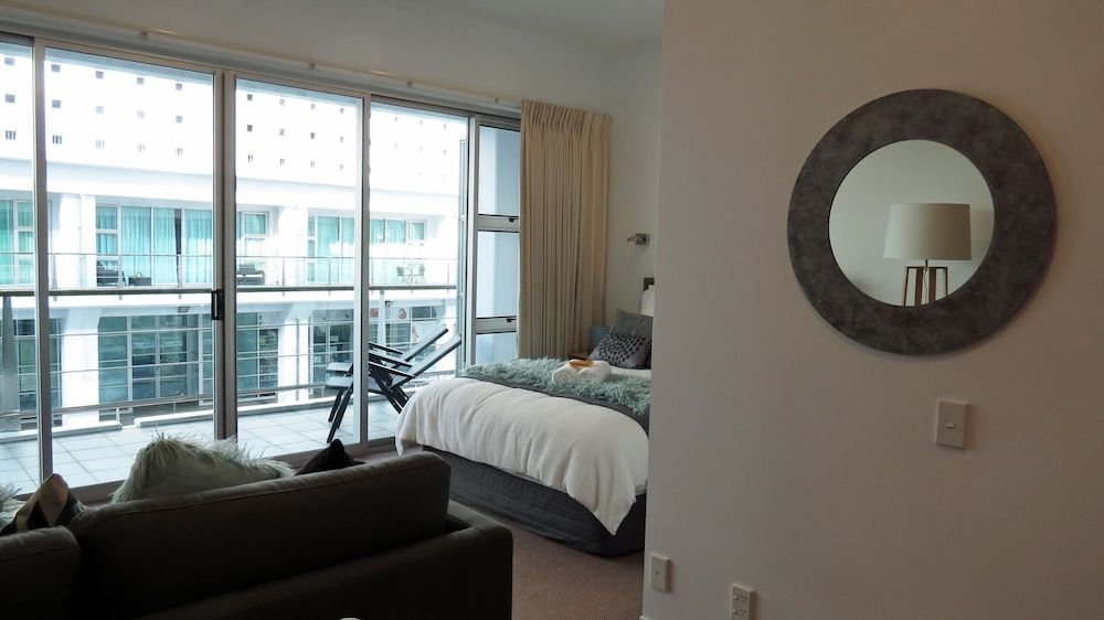 undefined Princes Wharf Couple's Retreat - Adults Only 8