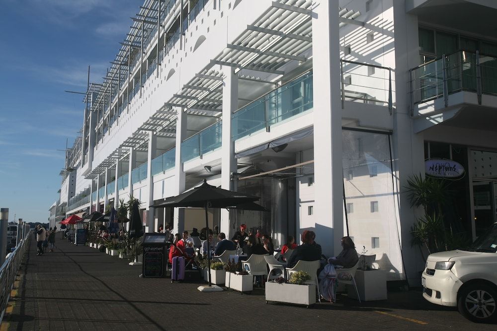 undefined Princes Wharf Couple's Retreat - Adults Only 3