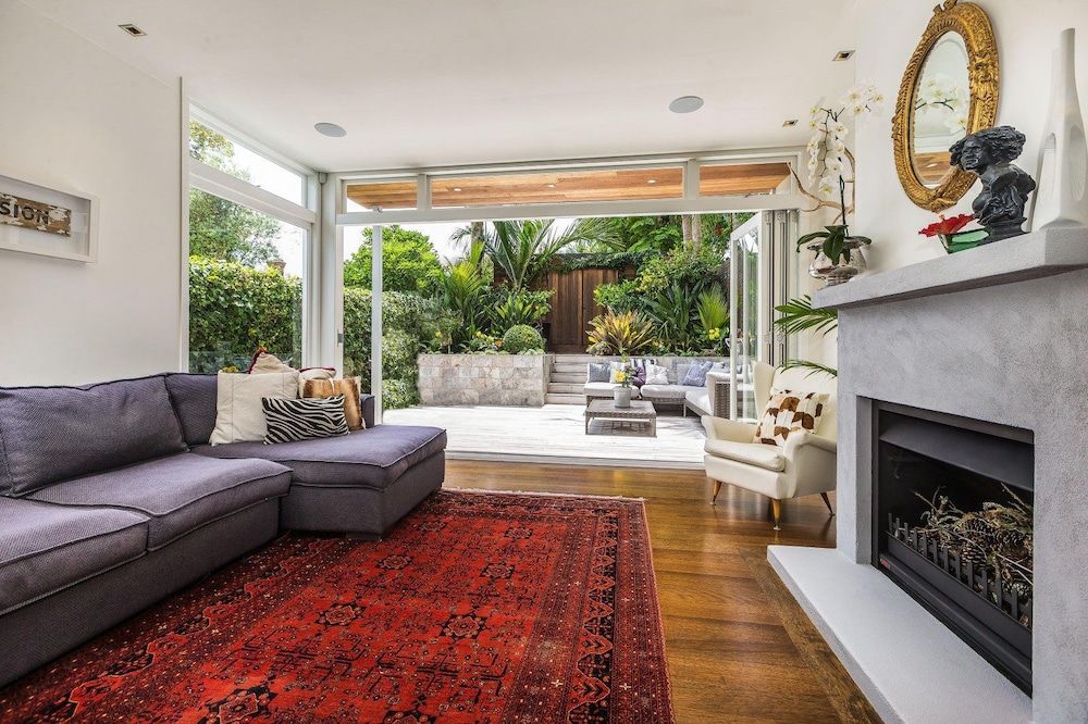 undefined Robyn's Luxury Cottage 9