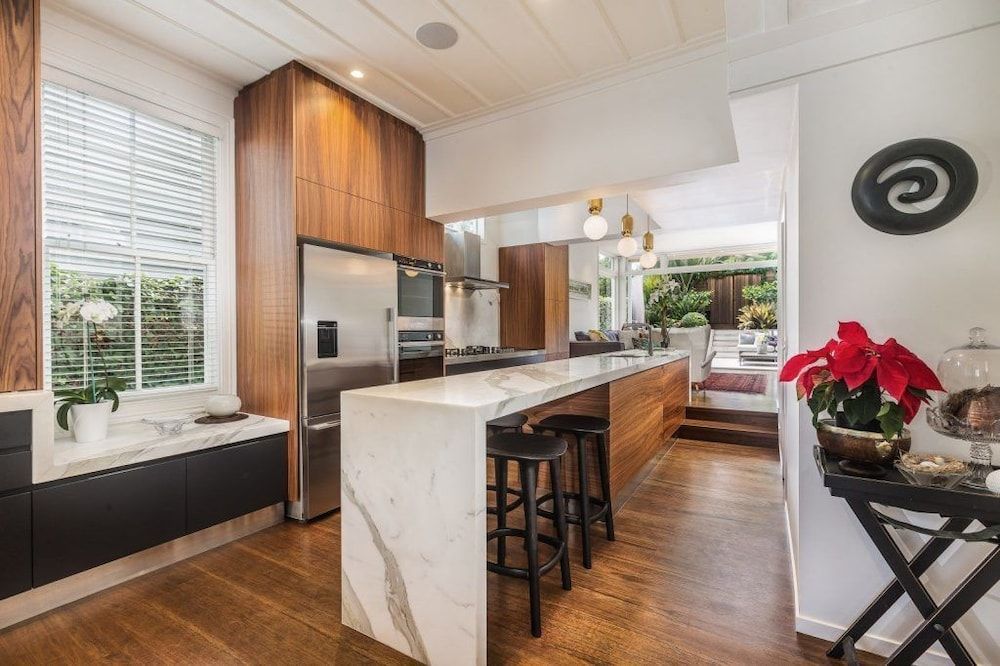undefined Robyn's Luxury Cottage 6