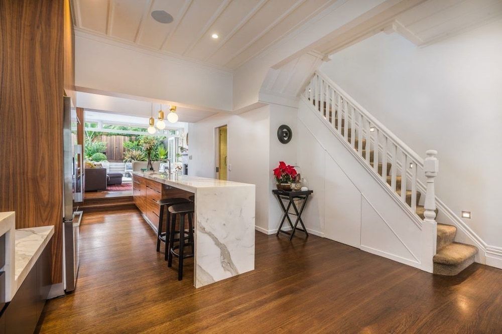 undefined Robyn's Luxury Cottage 8