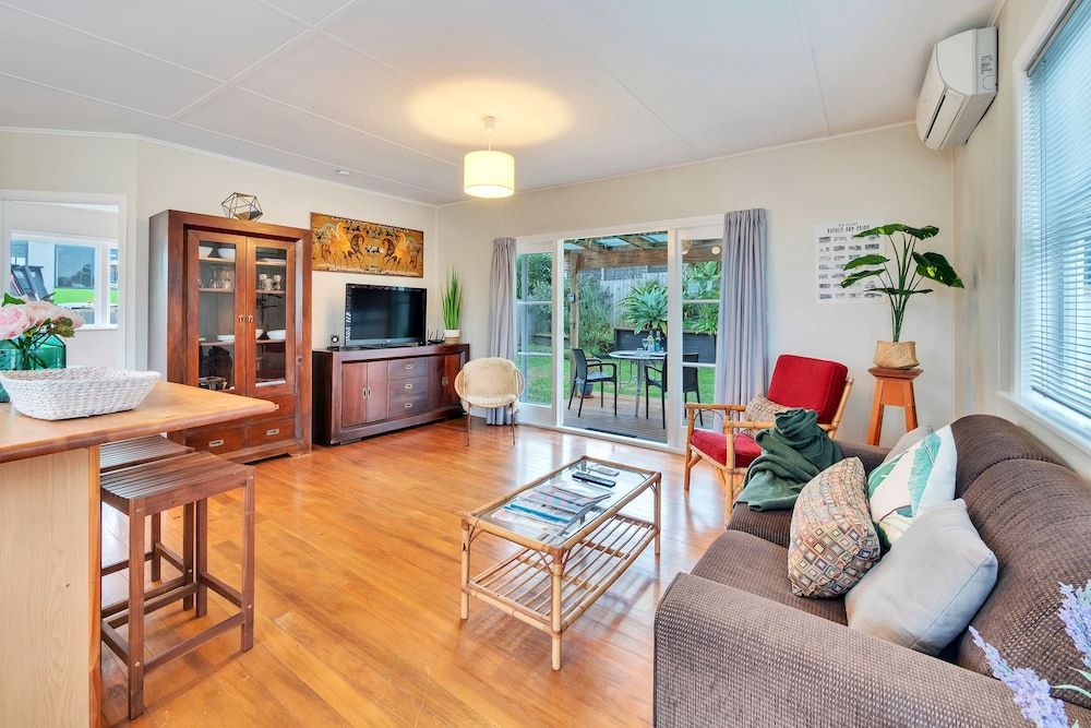 undefined Sunny Grey Lynn Holiday Home 10