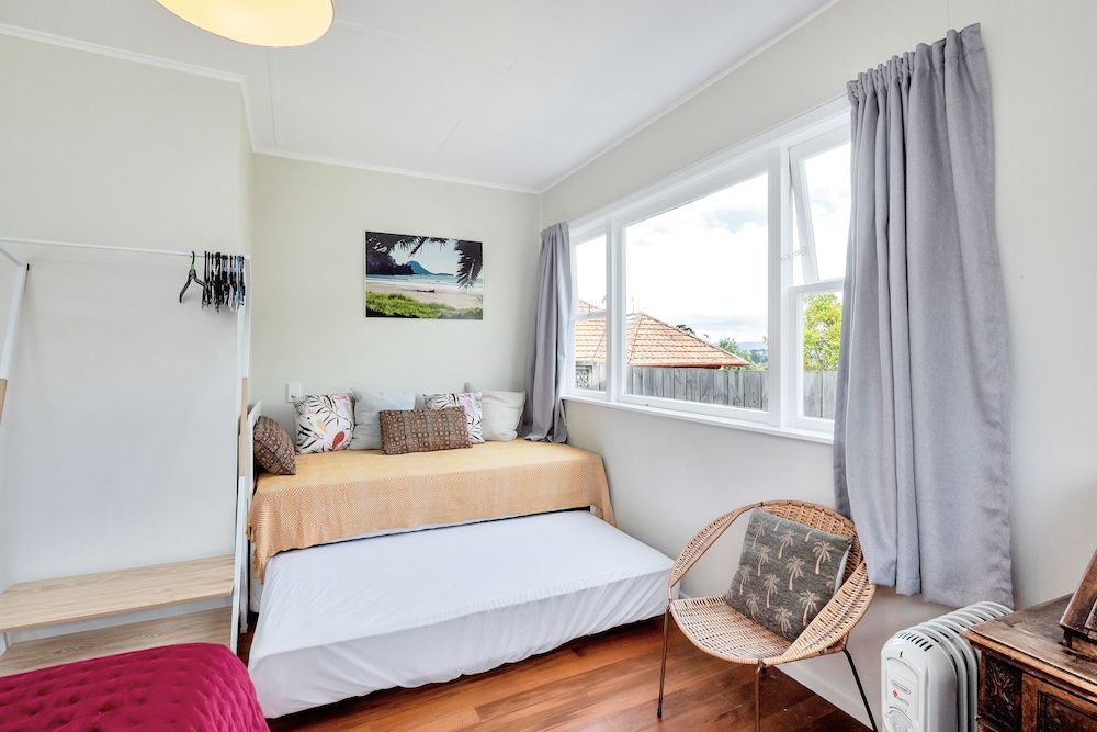 undefined Sunny Grey Lynn Holiday Home 6
