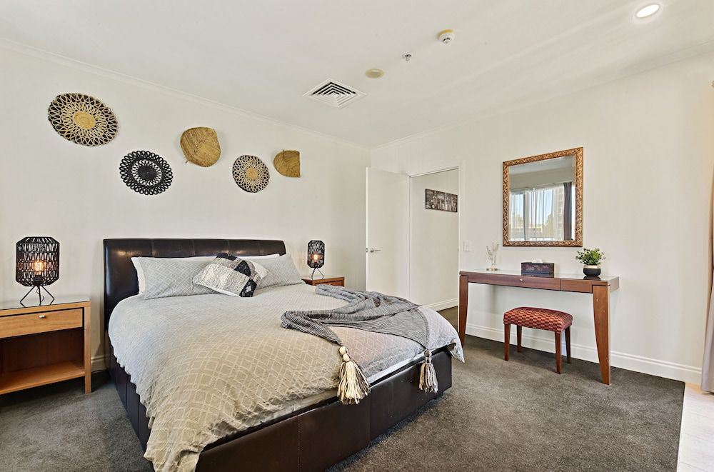 Spacious Apartment in Auckland Central Executive Apartment, 1 Bedroom, Kitchen, City View 2