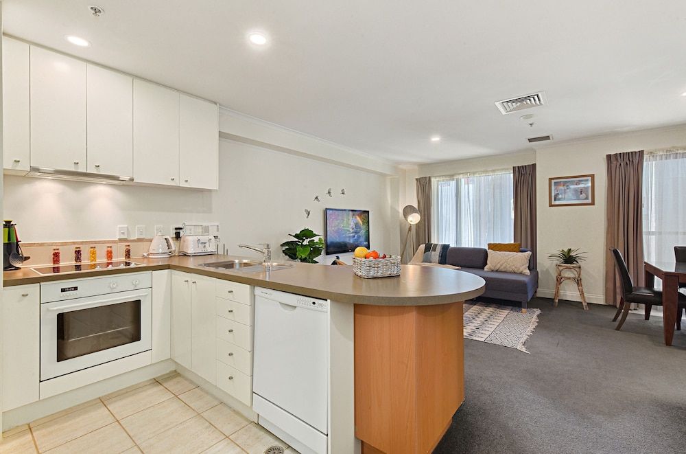 undefined Spacious Apartment in Auckland Central 4