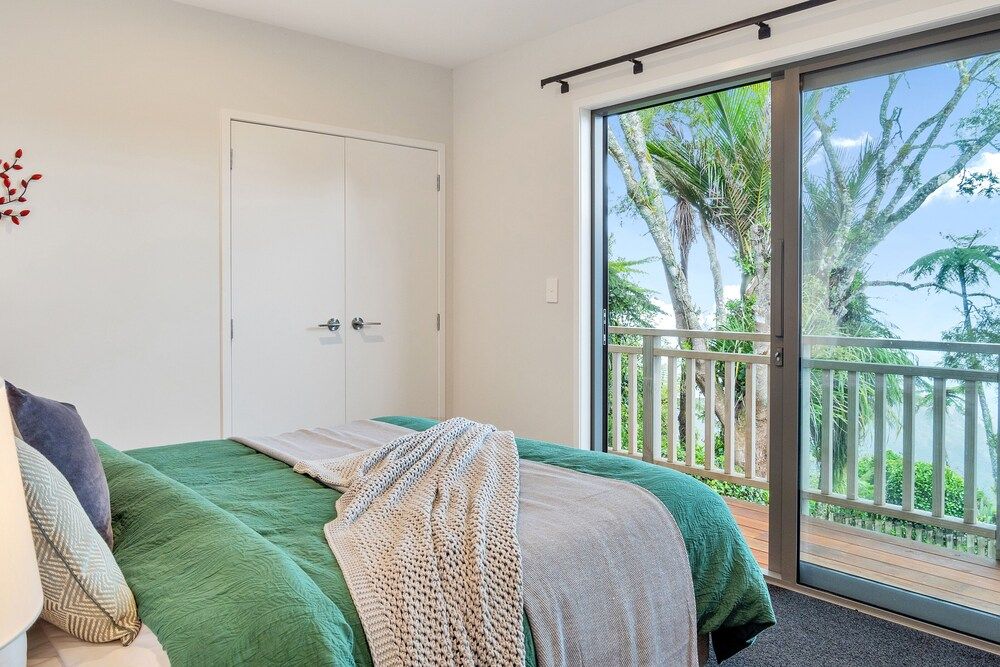 undefined Spectacular Hilltop Retreat near Piha 7