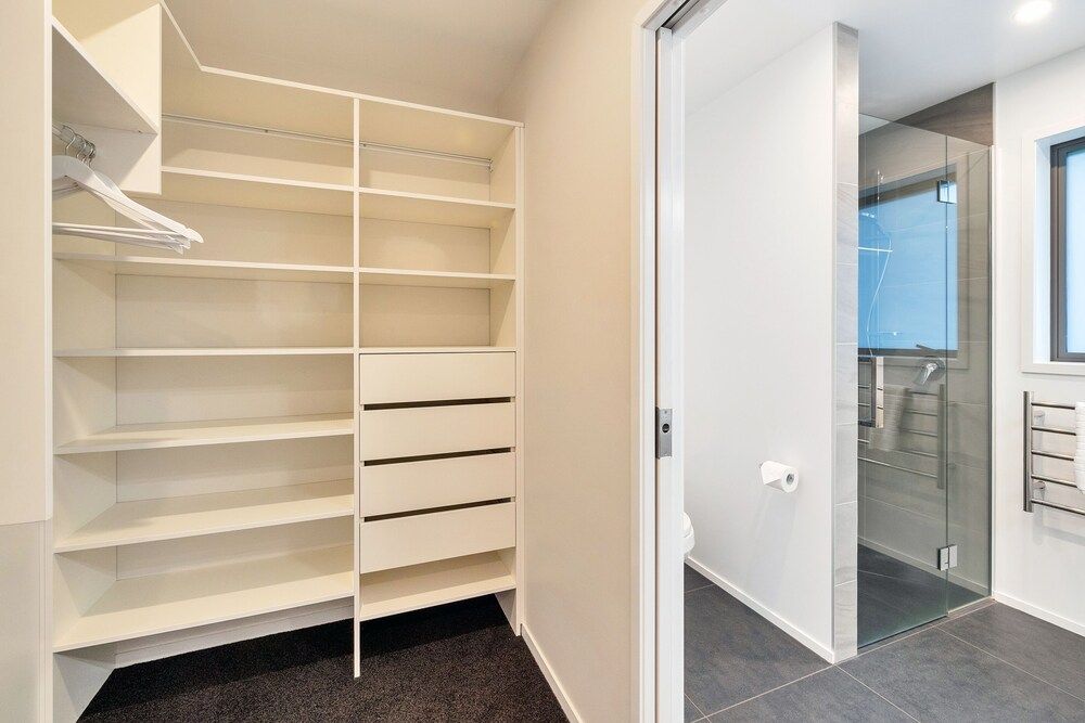 undefined Spectacular Hilltop Retreat near Piha 9