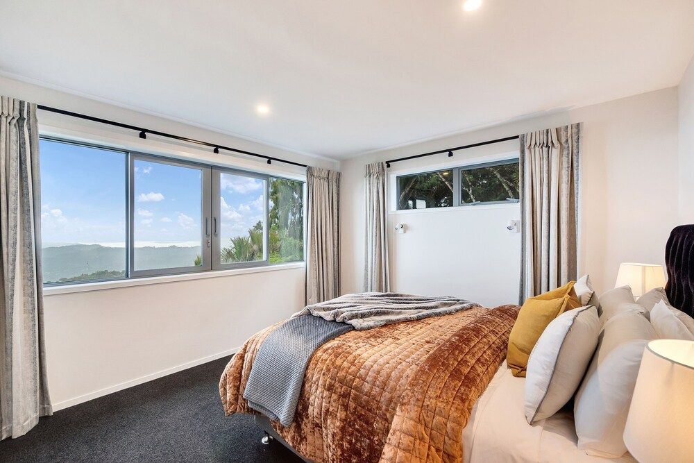 undefined Spectacular Hilltop Retreat near Piha 6