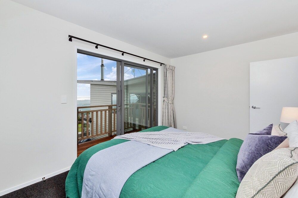 undefined Spectacular Hilltop Retreat near Piha 10