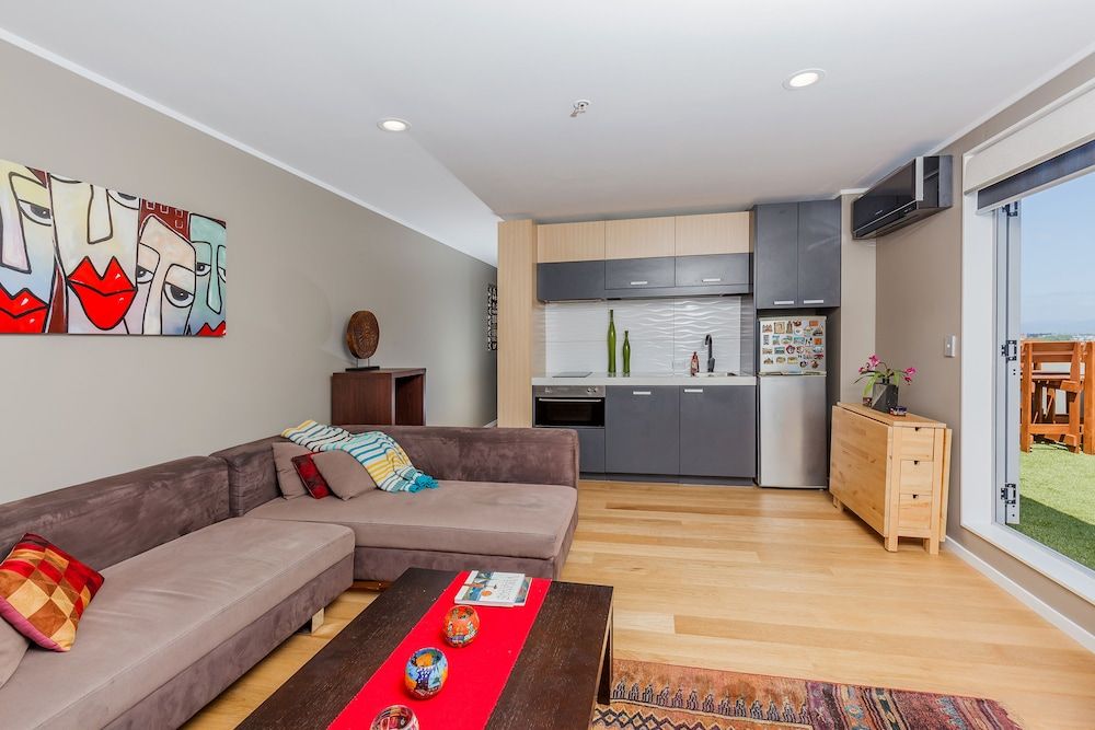 undefined Modern Apartment Short Walk to SkyTower 6