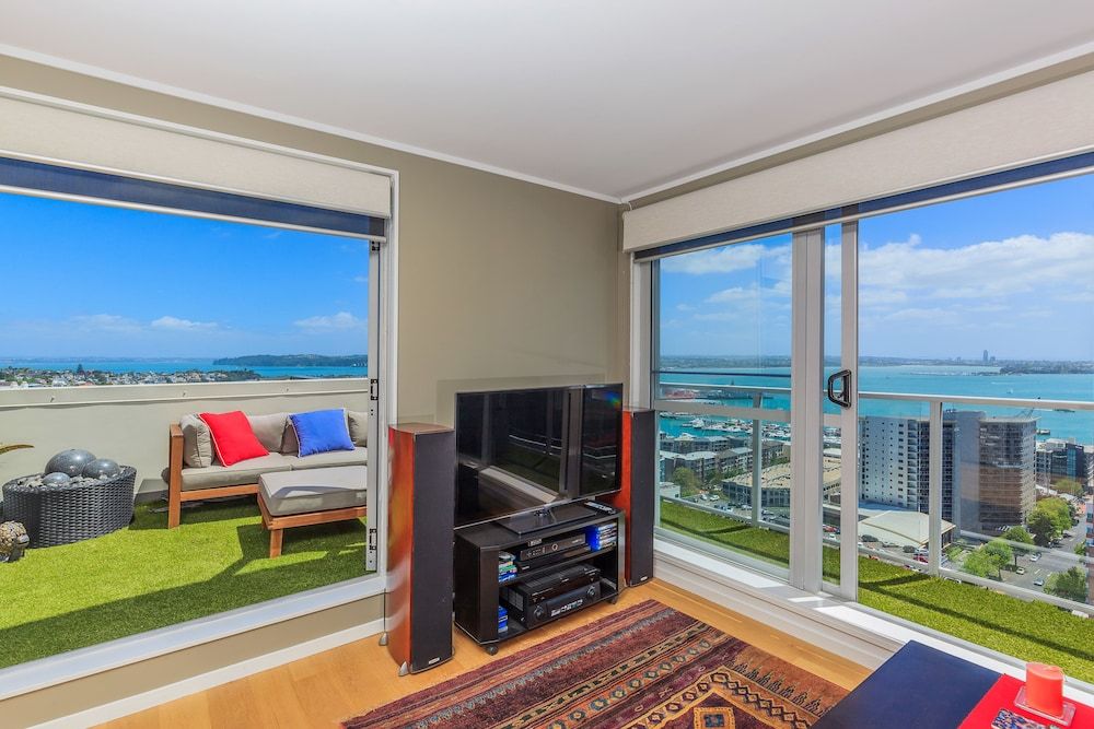 undefined Modern Apartment Short Walk to SkyTower 5