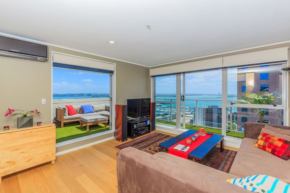 undefined Modern Apartment Short Walk to SkyTower 8