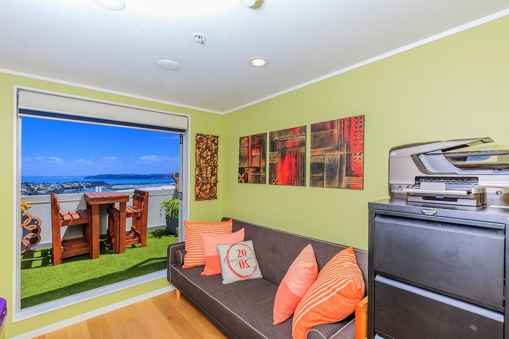 undefined Modern Apartment Short Walk to SkyTower 7