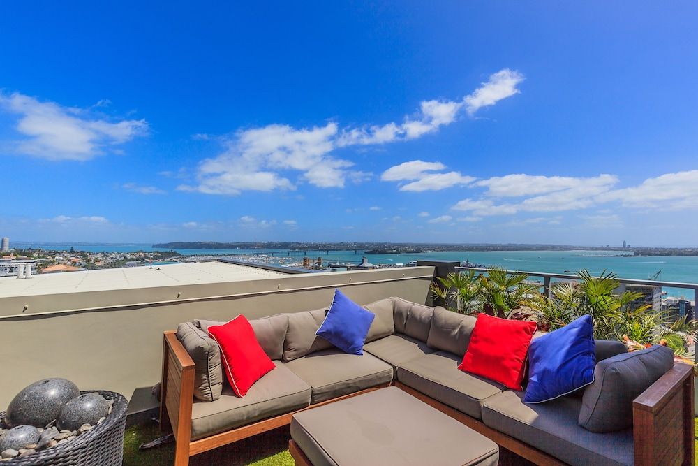 undefined Modern Apartment Short Walk to SkyTower 9