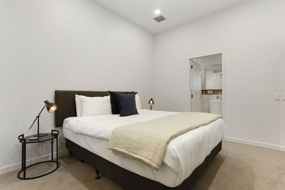 undefined 2 Bedrooms on Hobson Street with carpark - by Urban Butler 2