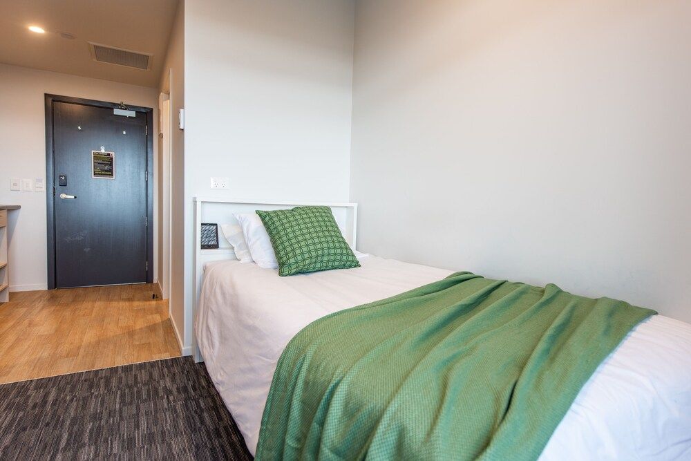 No. 55 Deluxe Studio, 1 Large Twin Bed, Non Smoking, Kitchenette 7