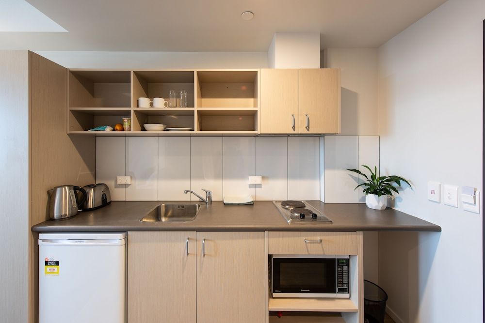 No. 55 Deluxe Studio, 1 Large Twin Bed, Non Smoking, Kitchenette 3