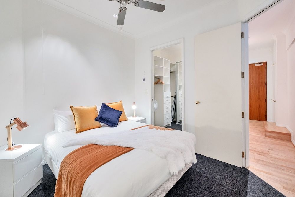 undefined 1 Bedroom City Apartment with Parking for 2 Cars 4