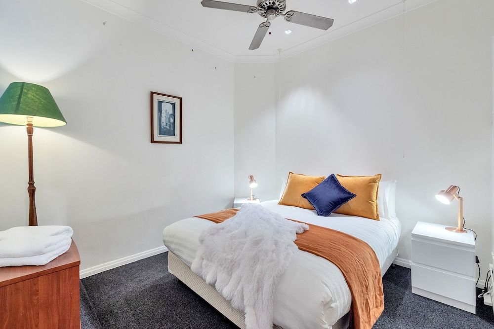 undefined 1 Bedroom City Apartment with Parking for 2 Cars 5