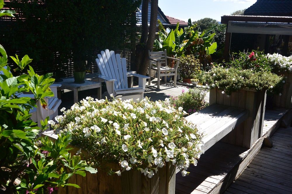 Terry and Cindy's B&B Queen Room, Garden View 2