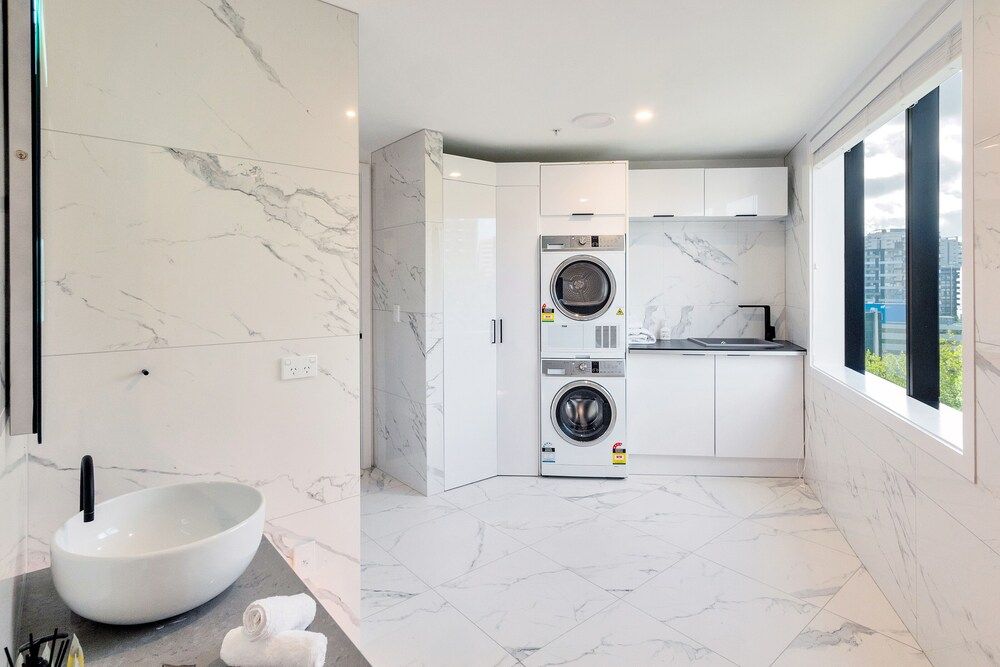 Luxe In The City w Two Car Parks Luxury Apartment 17