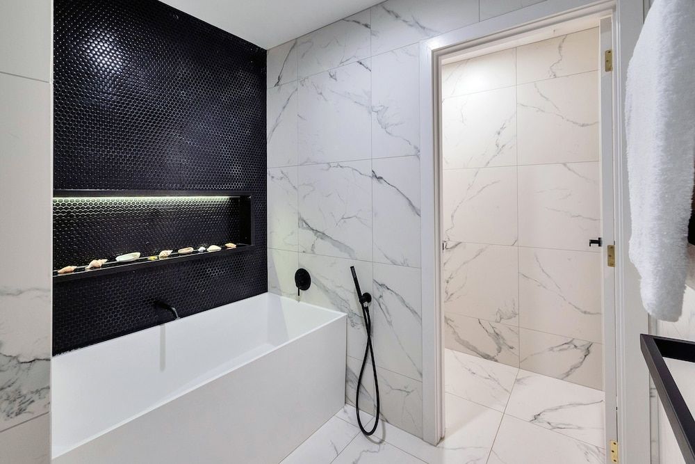 Luxe In The City w Two Car Parks Luxury Apartment 14