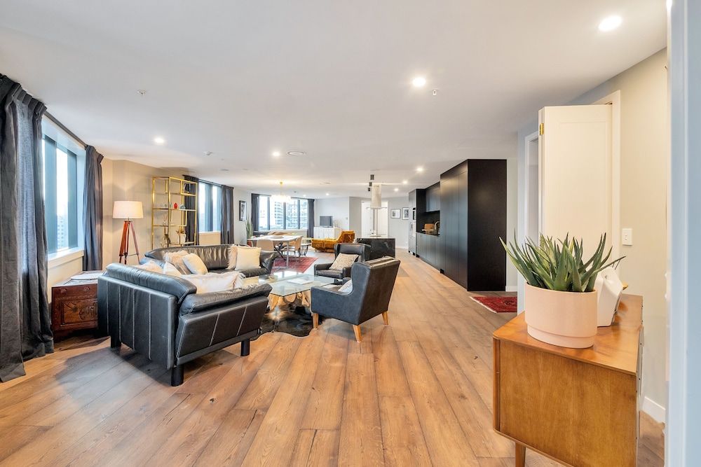 undefined Luxe In The City w Two Car Parks