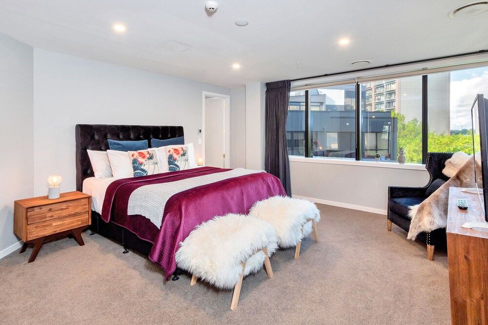 Luxe In The City w Two Car Parks Luxury Apartment 10