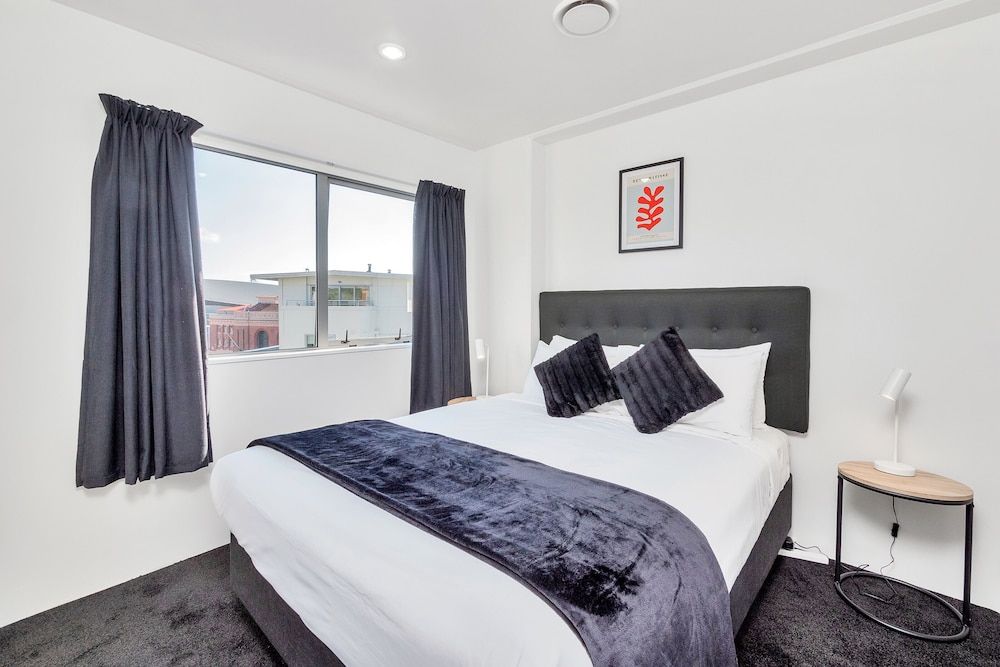 undefined Stylish Central 2 Bedroom Apartment 10