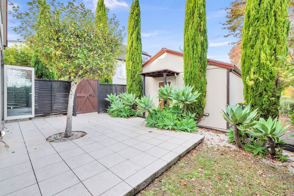 undefined Castor Bay Home near Albany Sleeps 9