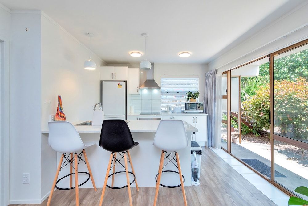 undefined Bright 3 Bedroom near St Lukes Mall 3 9