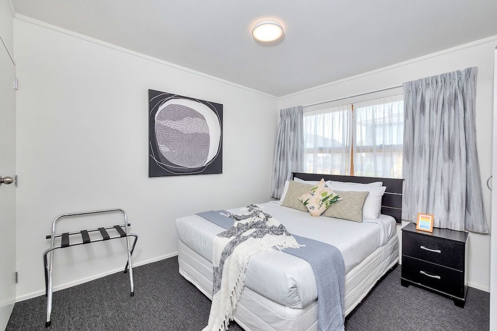 undefined Bright 3 Bedroom near St Lukes Mall 3 6