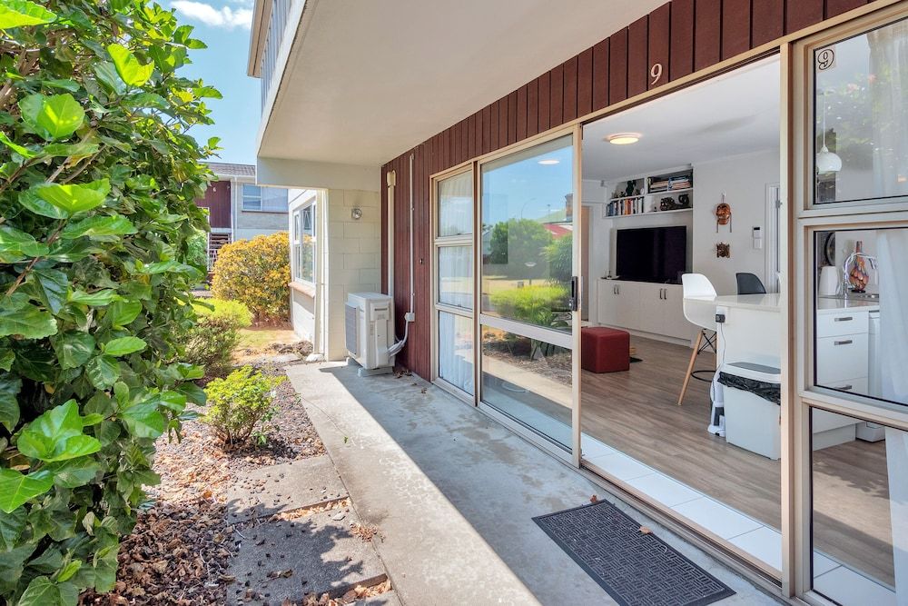 undefined Bright 3 Bedroom near St Lukes Mall 3 2