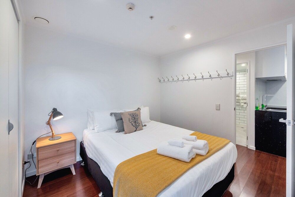 undefined Spacious 2 Bedroom CBD Apt 4