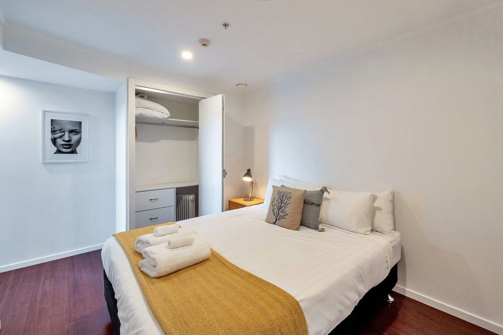 undefined Spacious 2 Bedroom CBD Apt 8