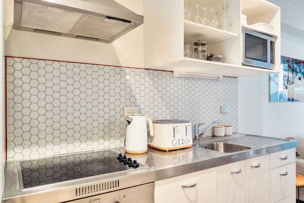 undefined Chic 3 Bedroom City Central with Parking 8