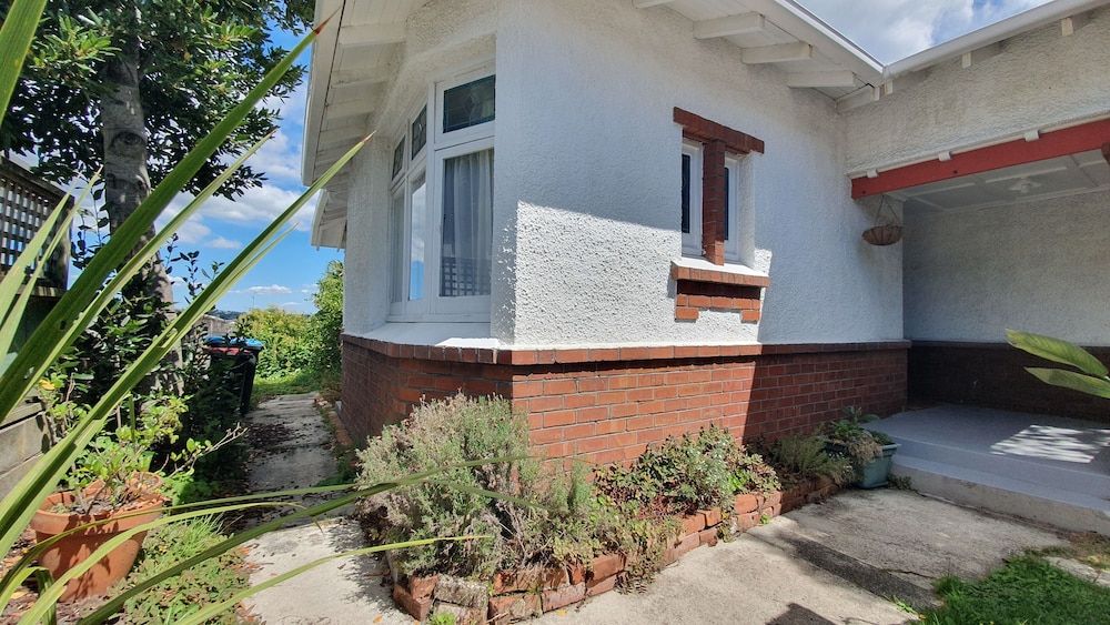 undefined Bright and Modern Oasis in Kingsland 2