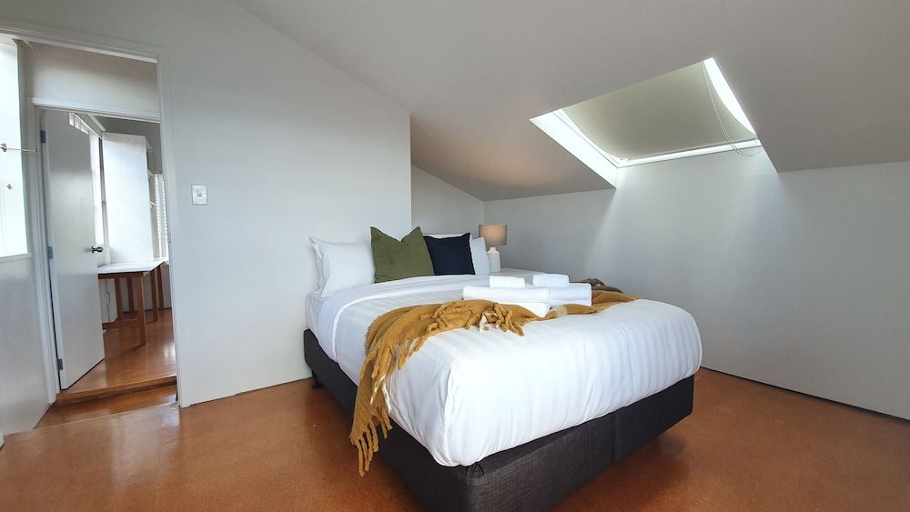 undefined Bright and Modern Oasis in Kingsland 7