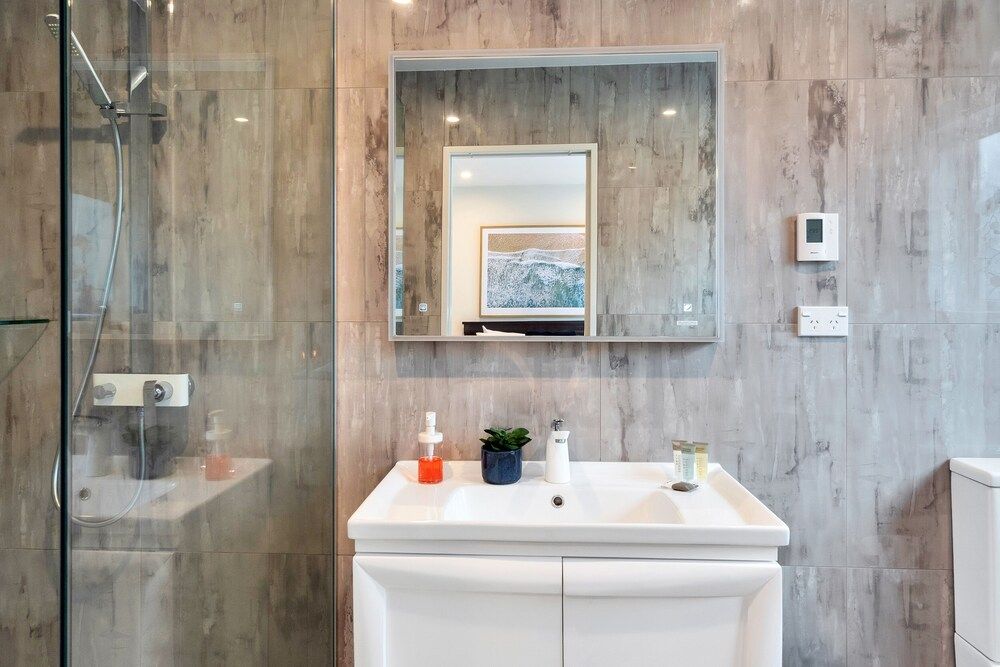 Elegant and Stylish Retreat in Epsom House, 5 Bedrooms 15