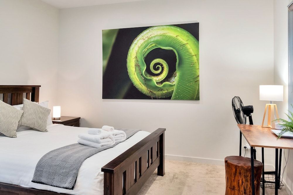 Elegant and Stylish Retreat in Epsom House, 5 Bedrooms 9