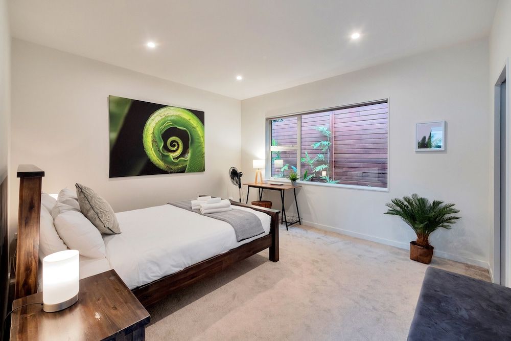 Elegant and Stylish Retreat in Epsom House, 5 Bedrooms 10