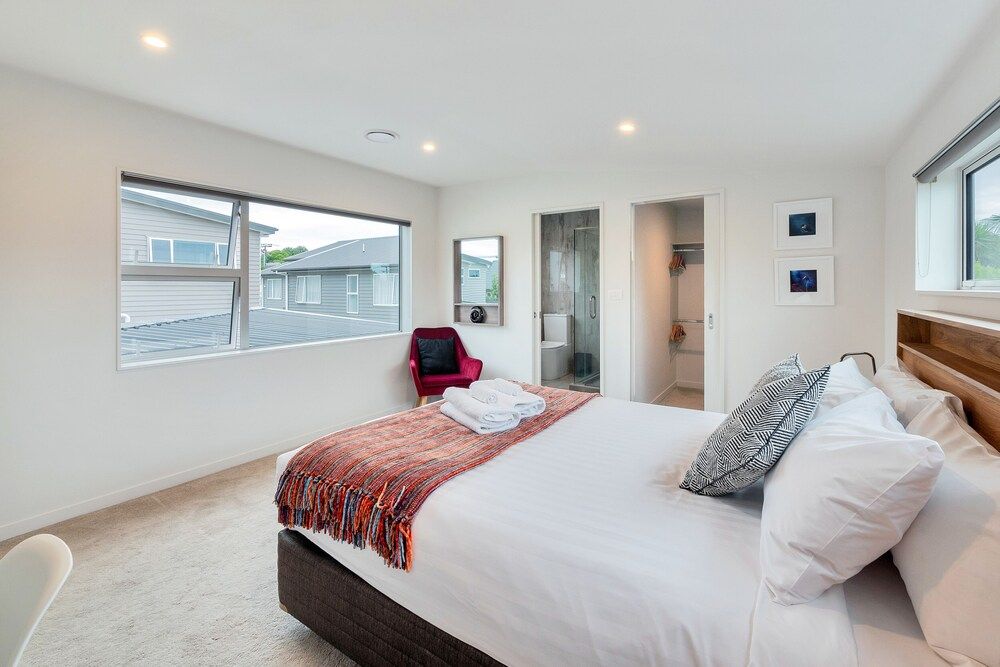 Elegant and Stylish Retreat in Epsom House, 5 Bedrooms 3