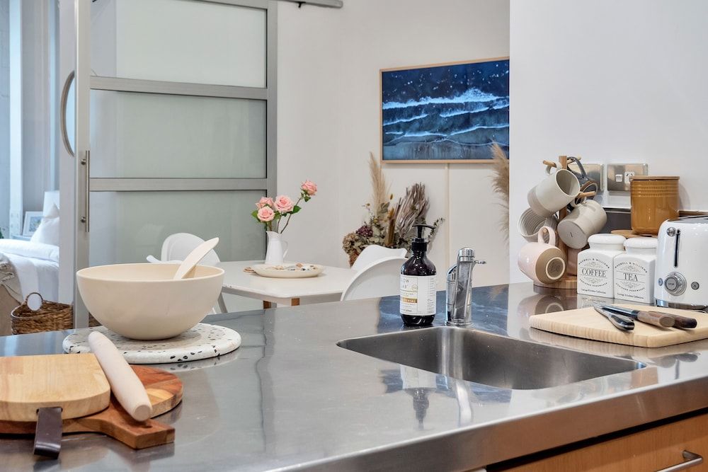 undefined Awesome Cool Beachy 2BR CBD Gem Wifi 9